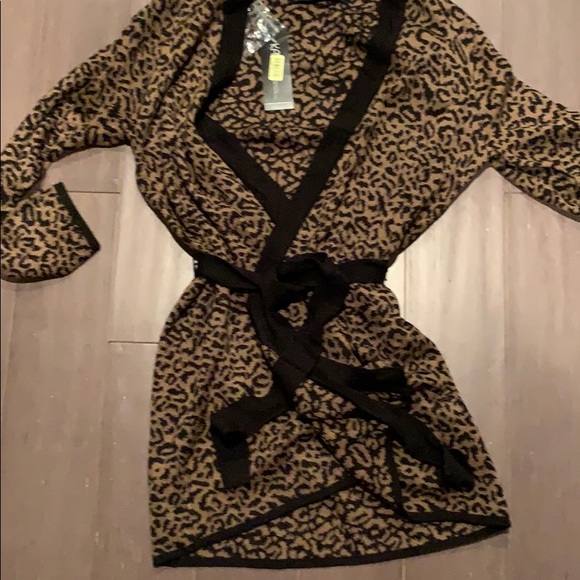 Kasper Sweaters - NWT Kasper leopard print wrap sweater L $129